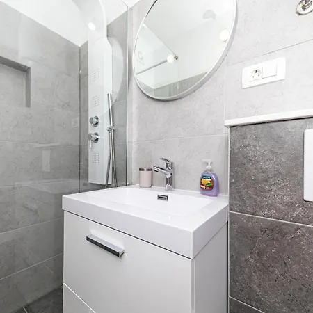 Holiday home Stunning Home In Marina With Heated Swimming Pool