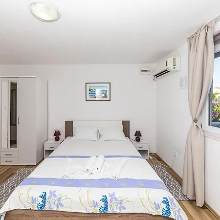 Stunning Home In Marina With Heated Swimming Pool * Marina