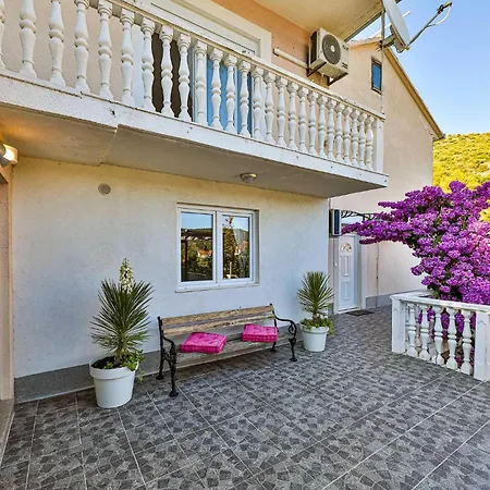 Stunning Home In Marina With Heated Swimming Pool *